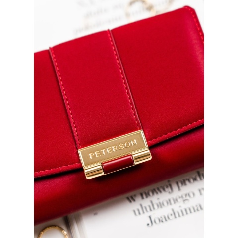 Portfel damski wykonany ze skóry ekologicznej w czerwonym kolorze, model w orientacji poziomej - Peterson
