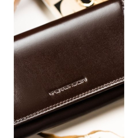 Skórzany portfel damski w brązowym kolorze zamykany na zatrzask - Peterson